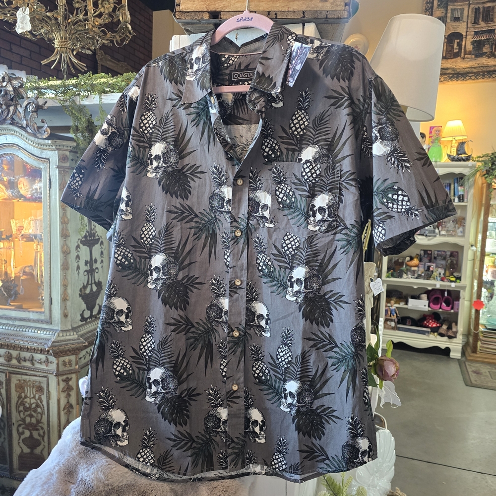 Coastal Men's Short-Sleeve Skull & Pineapple Button-Up Shirt - Gray